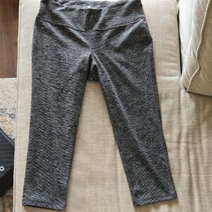 Old Navy Activeware Black and White Striped Performance Leggings Capri